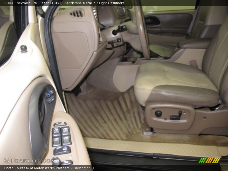 Sandstone Metallic / Light Cashmere 2004 Chevrolet TrailBlazer LT 4x4