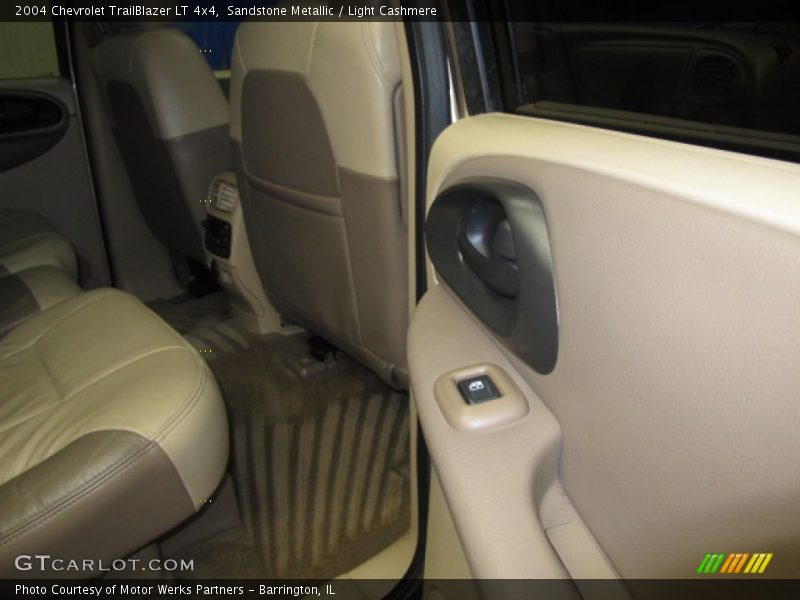 Sandstone Metallic / Light Cashmere 2004 Chevrolet TrailBlazer LT 4x4