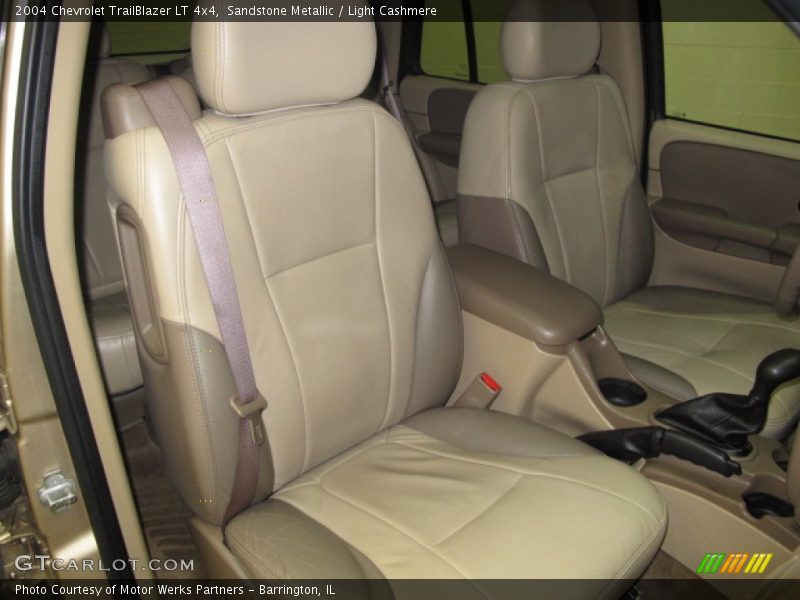 Sandstone Metallic / Light Cashmere 2004 Chevrolet TrailBlazer LT 4x4