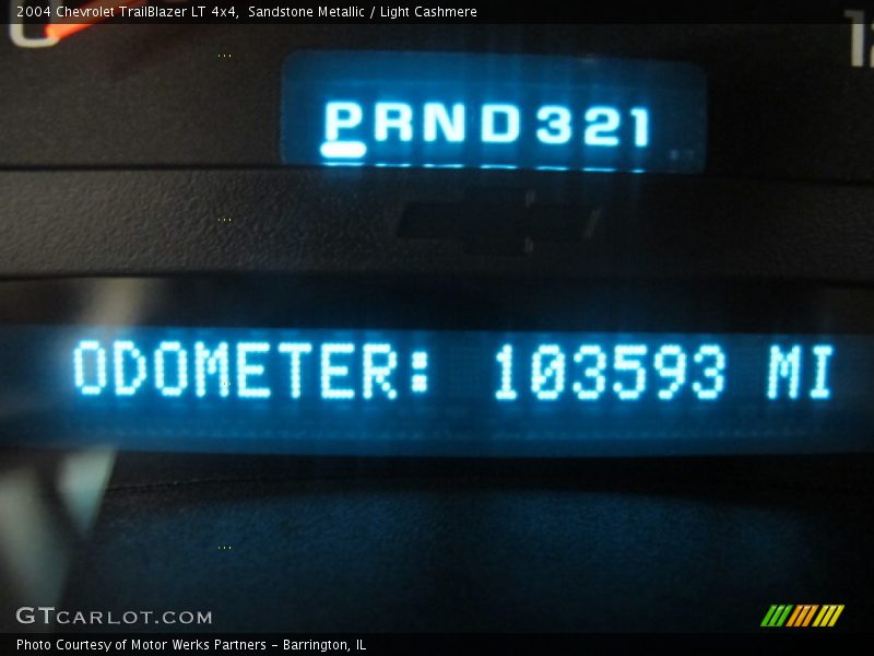 Sandstone Metallic / Light Cashmere 2004 Chevrolet TrailBlazer LT 4x4