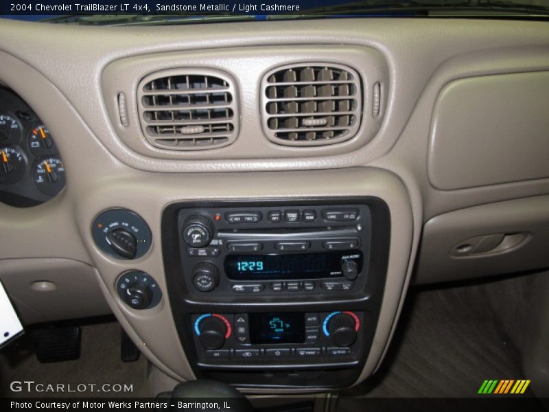 Sandstone Metallic / Light Cashmere 2004 Chevrolet TrailBlazer LT 4x4