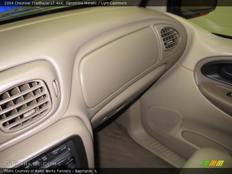 Sandstone Metallic / Light Cashmere 2004 Chevrolet TrailBlazer LT 4x4