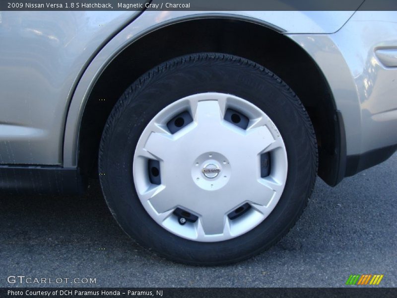 Magnetic Gray / Charcoal 2009 Nissan Versa 1.8 S Hatchback