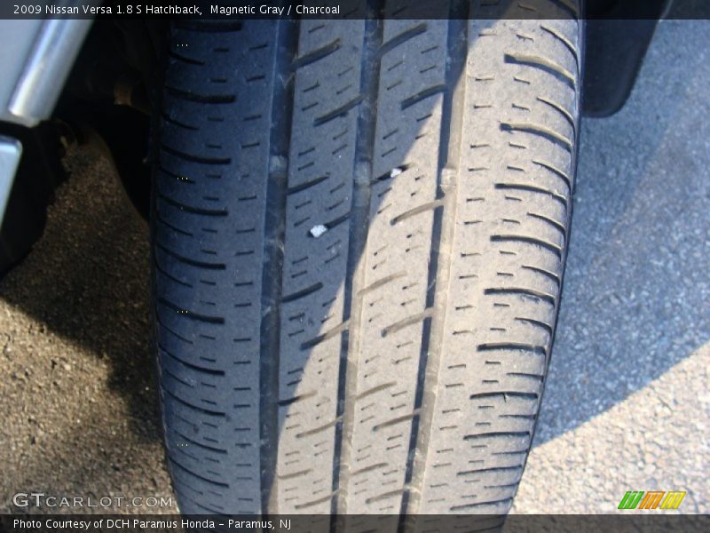 Magnetic Gray / Charcoal 2009 Nissan Versa 1.8 S Hatchback