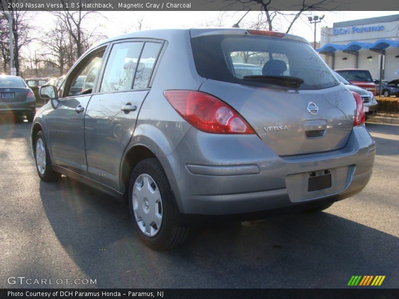 Magnetic Gray / Charcoal 2009 Nissan Versa 1.8 S Hatchback