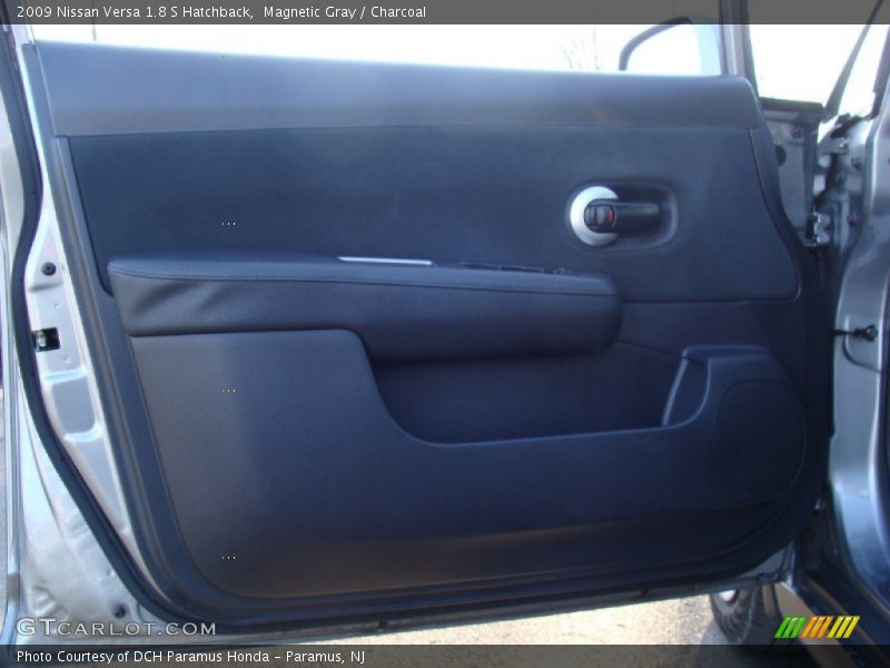Magnetic Gray / Charcoal 2009 Nissan Versa 1.8 S Hatchback