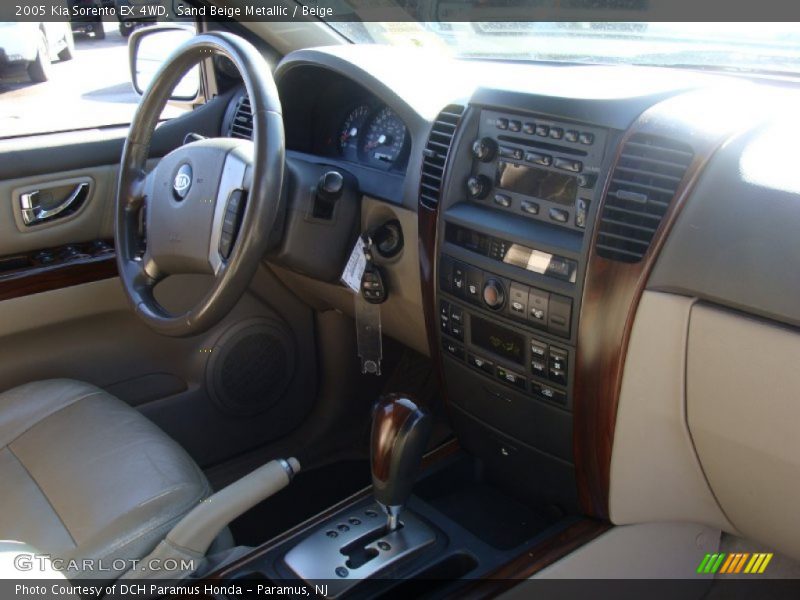 Sand Beige Metallic / Beige 2005 Kia Sorento EX 4WD