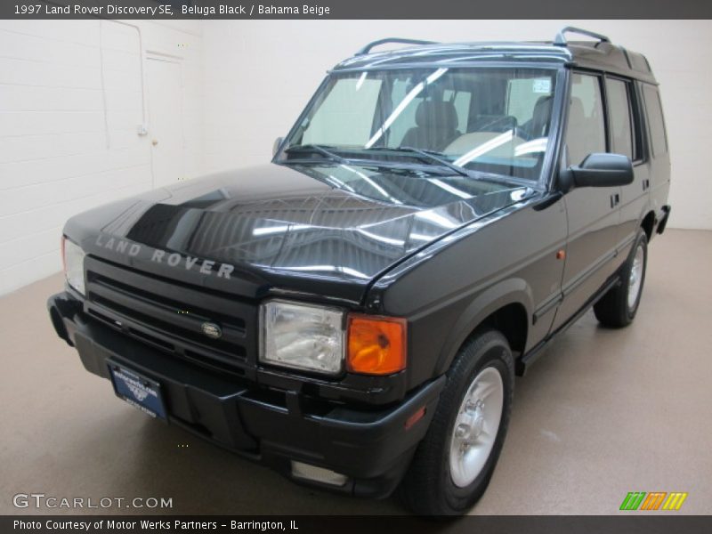 Beluga Black / Bahama Beige 1997 Land Rover Discovery SE