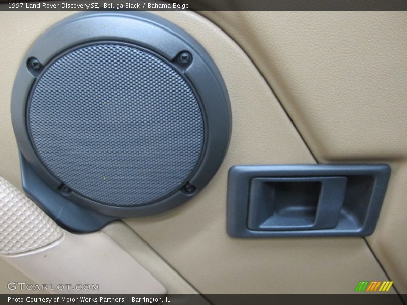 Beluga Black / Bahama Beige 1997 Land Rover Discovery SE