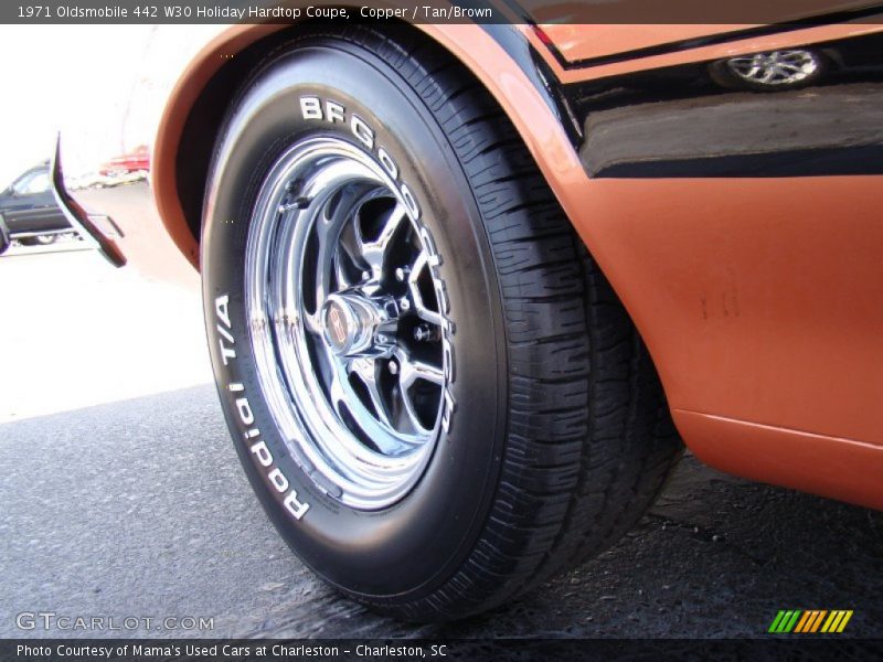  1971 442 W30 Holiday Hardtop Coupe Wheel