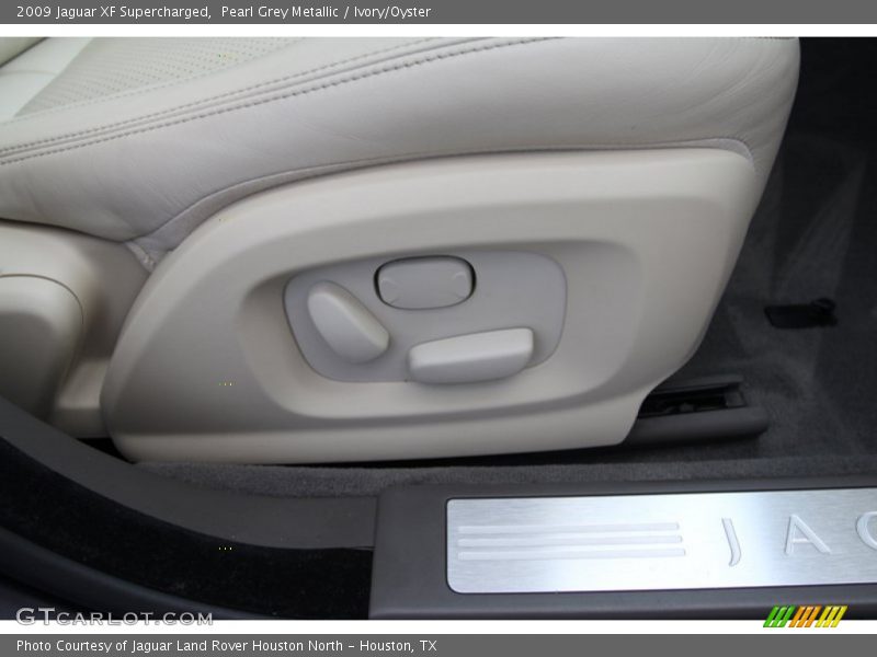 Pearl Grey Metallic / Ivory/Oyster 2009 Jaguar XF Supercharged