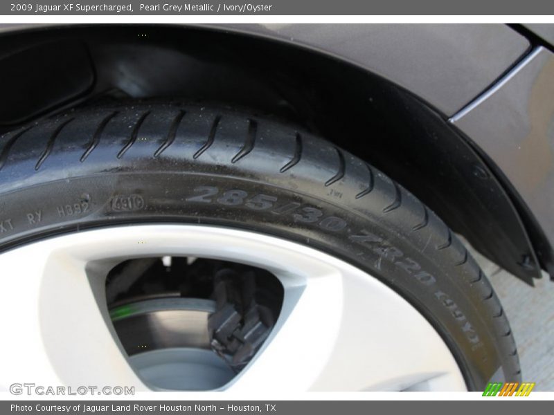 285/30 ZR20 tire - 2009 Jaguar XF Supercharged