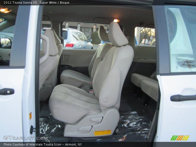 Super White / Bisque 2011 Toyota Sienna V6