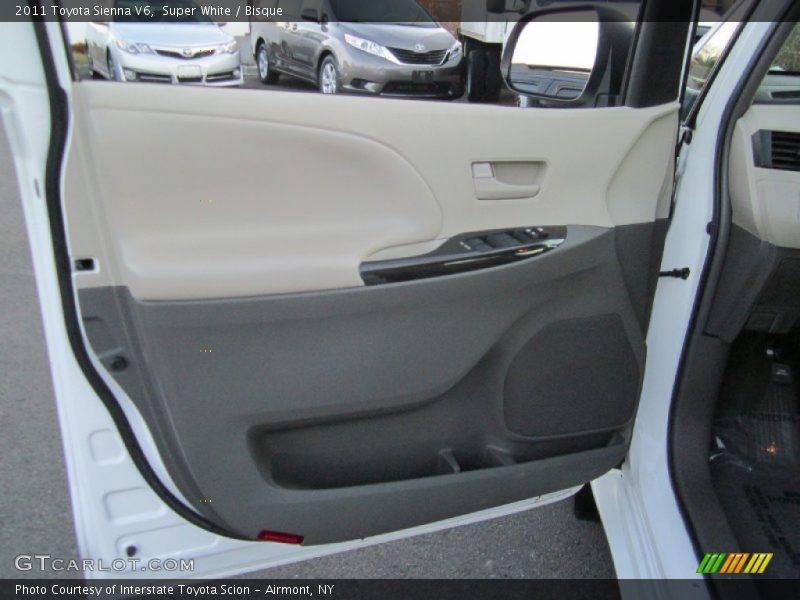 Super White / Bisque 2011 Toyota Sienna V6