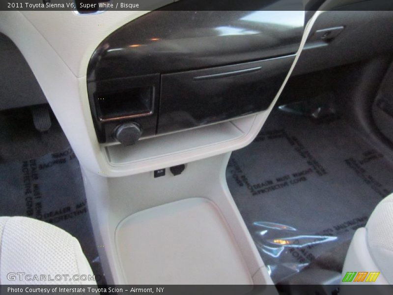 Super White / Bisque 2011 Toyota Sienna V6