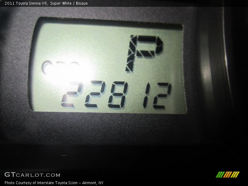 Super White / Bisque 2011 Toyota Sienna V6