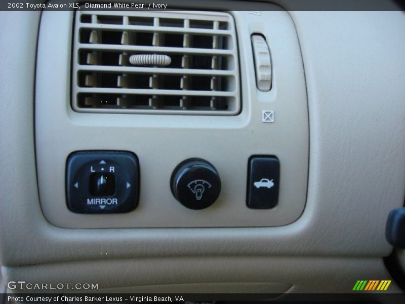 Diamond White Pearl / Ivory 2002 Toyota Avalon XLS