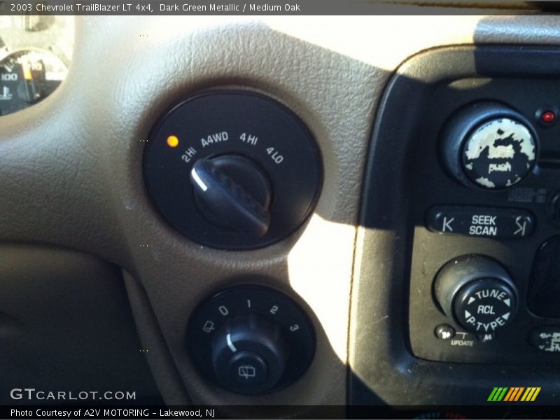 Dark Green Metallic / Medium Oak 2003 Chevrolet TrailBlazer LT 4x4