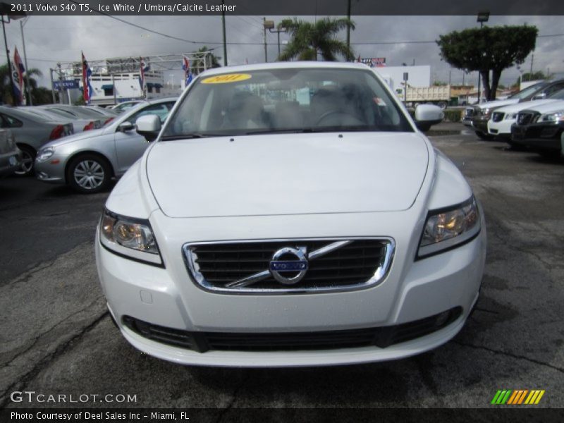 Ice White / Umbra/Calcite Leather 2011 Volvo S40 T5