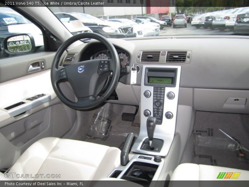 Ice White / Umbra/Calcite Leather 2011 Volvo S40 T5