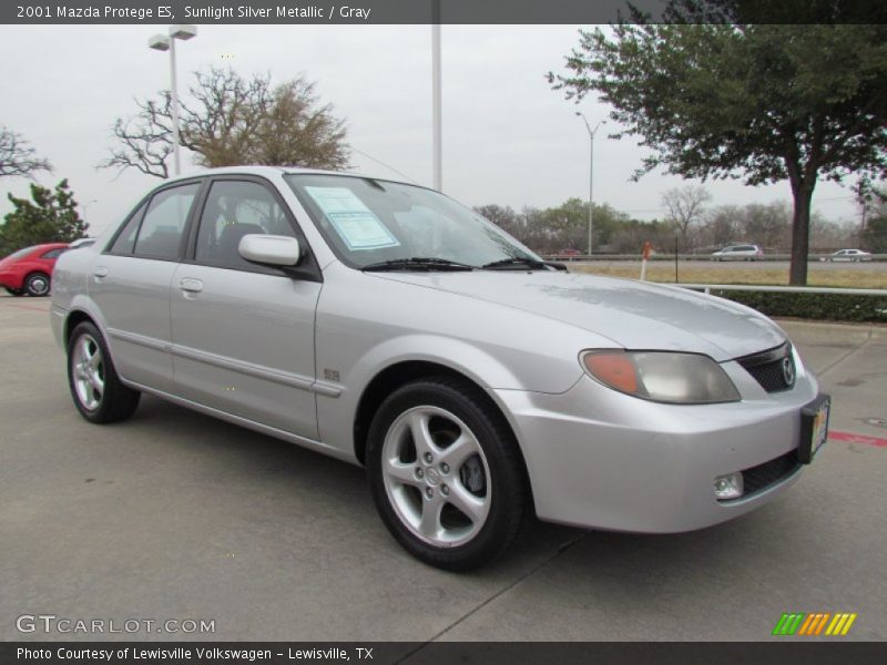 Front 3/4 View of 2001 Protege ES