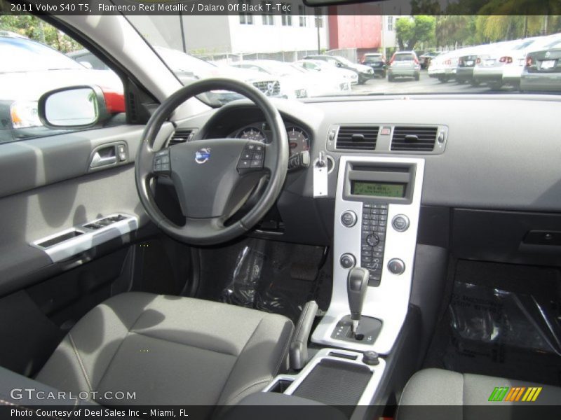 Flamenco Red Metallic / Dalaro Off Black T-Tec 2011 Volvo S40 T5