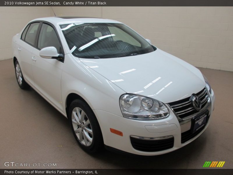 Candy White / Titan Black 2010 Volkswagen Jetta SE Sedan