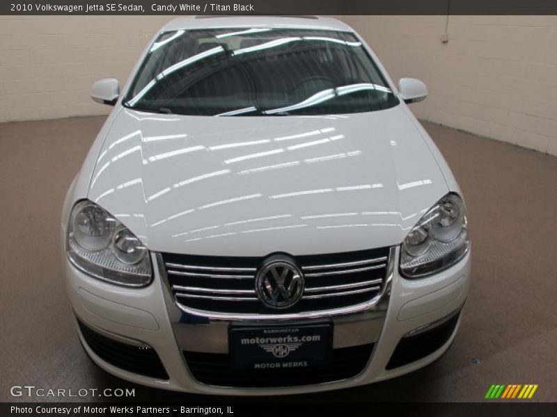 Candy White / Titan Black 2010 Volkswagen Jetta SE Sedan