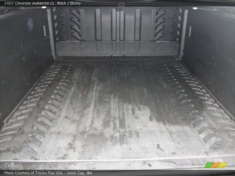 Black / Ebony 2007 Chevrolet Avalanche LS