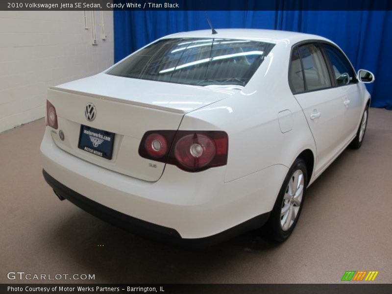 Candy White / Titan Black 2010 Volkswagen Jetta SE Sedan