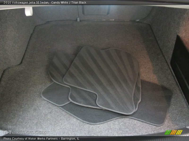 Candy White / Titan Black 2010 Volkswagen Jetta SE Sedan