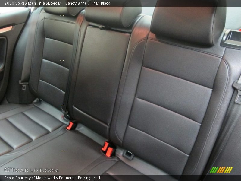 Candy White / Titan Black 2010 Volkswagen Jetta SE Sedan