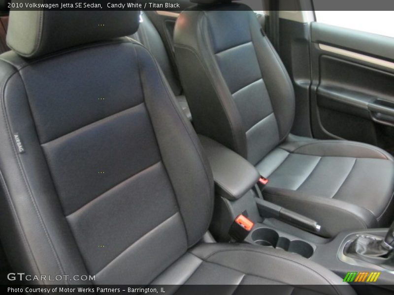 Candy White / Titan Black 2010 Volkswagen Jetta SE Sedan