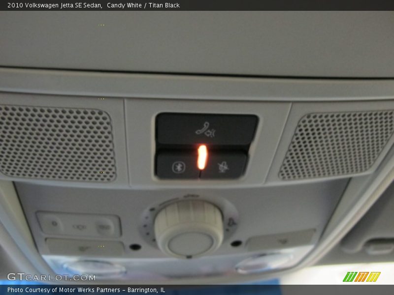 Candy White / Titan Black 2010 Volkswagen Jetta SE Sedan