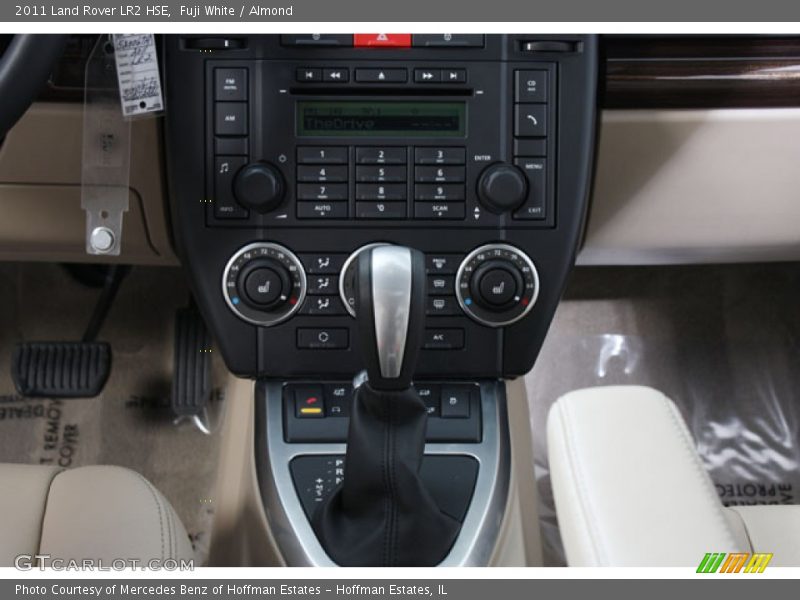 Fuji White / Almond 2011 Land Rover LR2 HSE