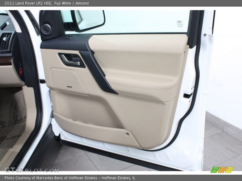 Fuji White / Almond 2011 Land Rover LR2 HSE