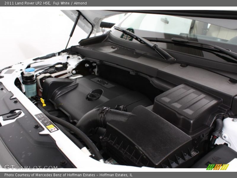 Fuji White / Almond 2011 Land Rover LR2 HSE