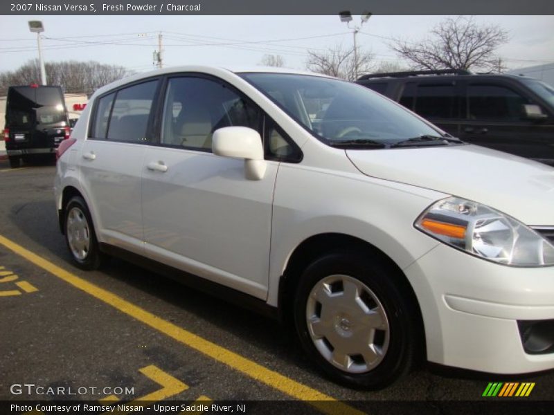 Fresh Powder / Charcoal 2007 Nissan Versa S