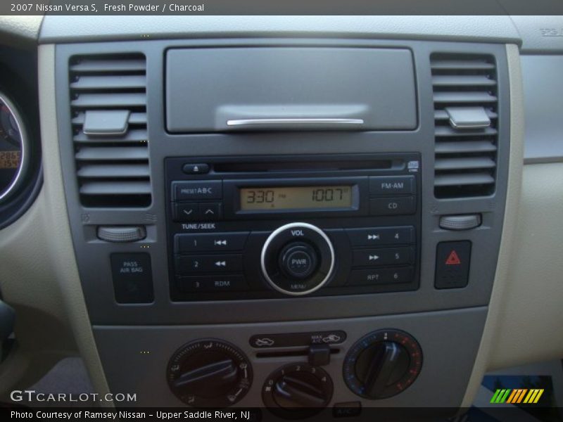 Fresh Powder / Charcoal 2007 Nissan Versa S