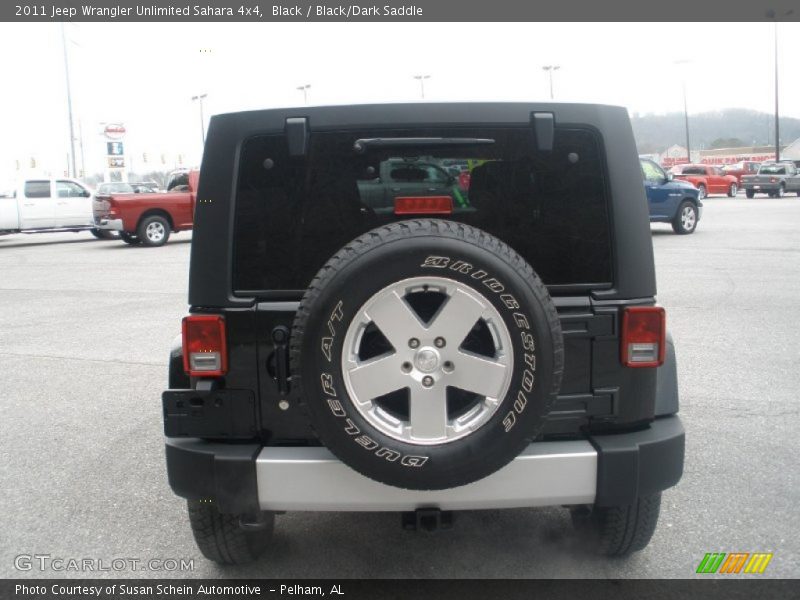 Black / Black/Dark Saddle 2011 Jeep Wrangler Unlimited Sahara 4x4
