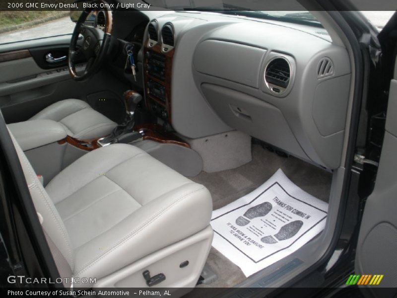 Black Onyx / Light Gray 2006 GMC Envoy Denali
