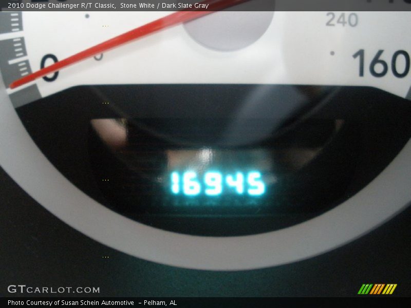 Stone White / Dark Slate Gray 2010 Dodge Challenger R/T Classic