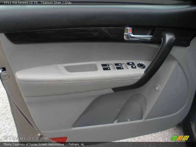 Titanium Silver / Gray 2011 Kia Sorento LX V6