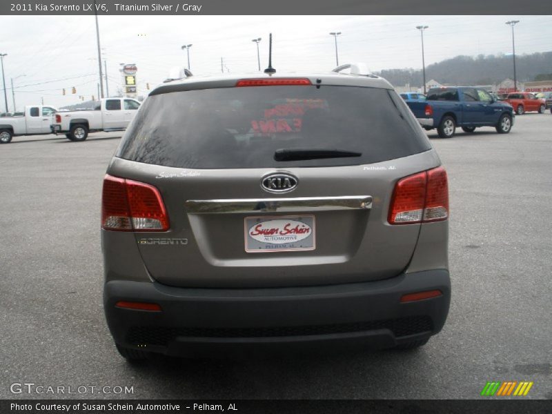 Titanium Silver / Gray 2011 Kia Sorento LX V6