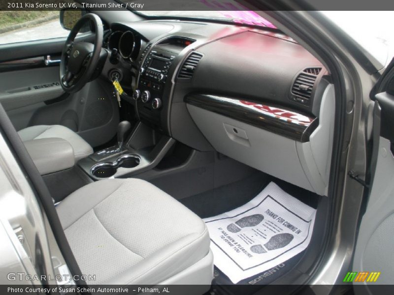 Titanium Silver / Gray 2011 Kia Sorento LX V6