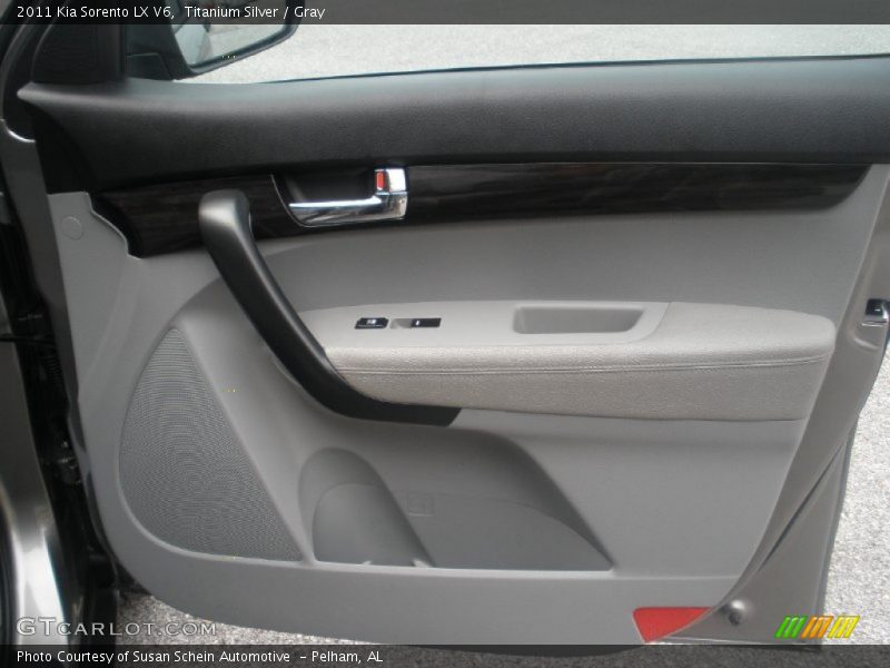 Titanium Silver / Gray 2011 Kia Sorento LX V6