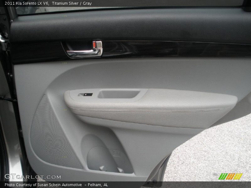 Titanium Silver / Gray 2011 Kia Sorento LX V6