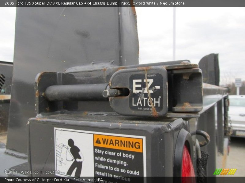 Oxford White / Medium Stone 2009 Ford F350 Super Duty XL Regular Cab 4x4 Chassis Dump Truck