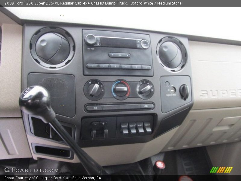 Oxford White / Medium Stone 2009 Ford F350 Super Duty XL Regular Cab 4x4 Chassis Dump Truck