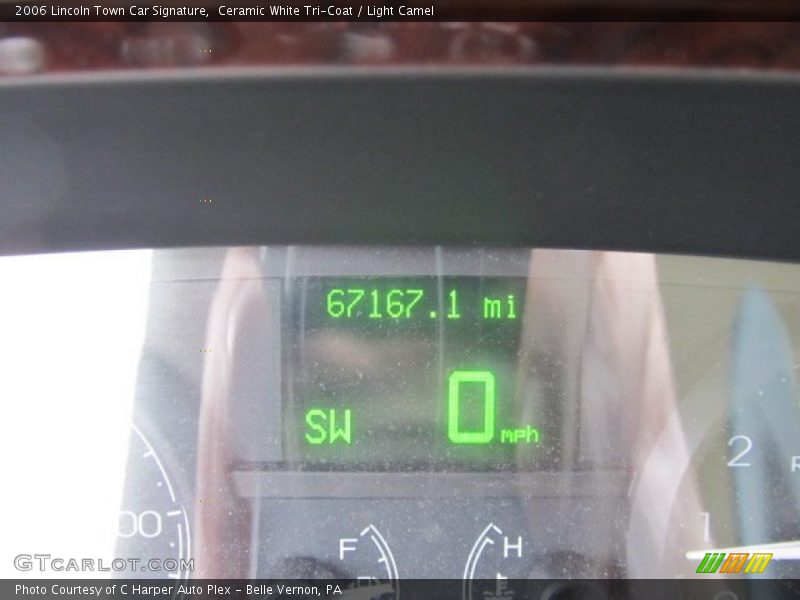 Ceramic White Tri-Coat / Light Camel 2006 Lincoln Town Car Signature